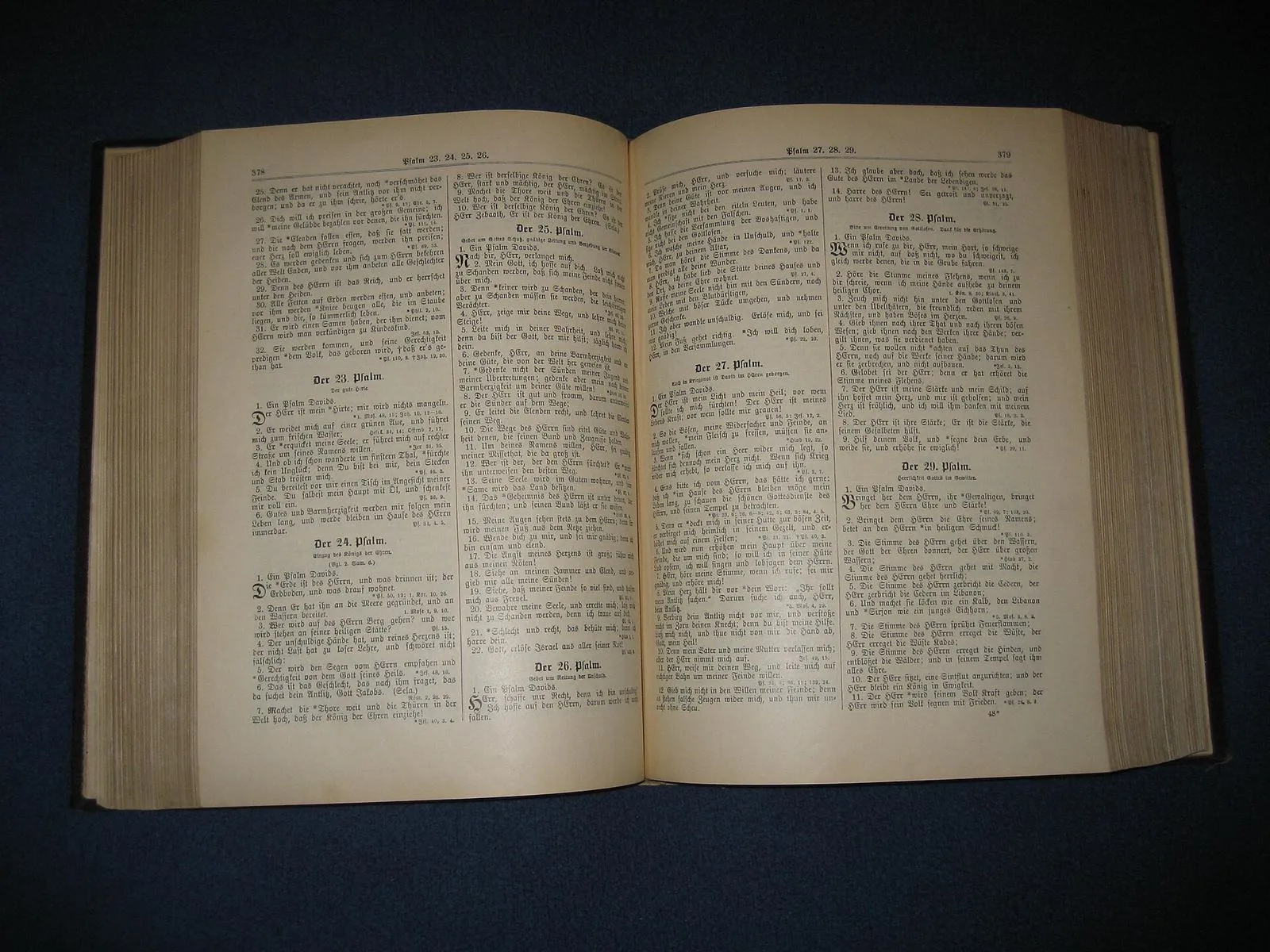 Biblia de Lutero de 1905 abierta