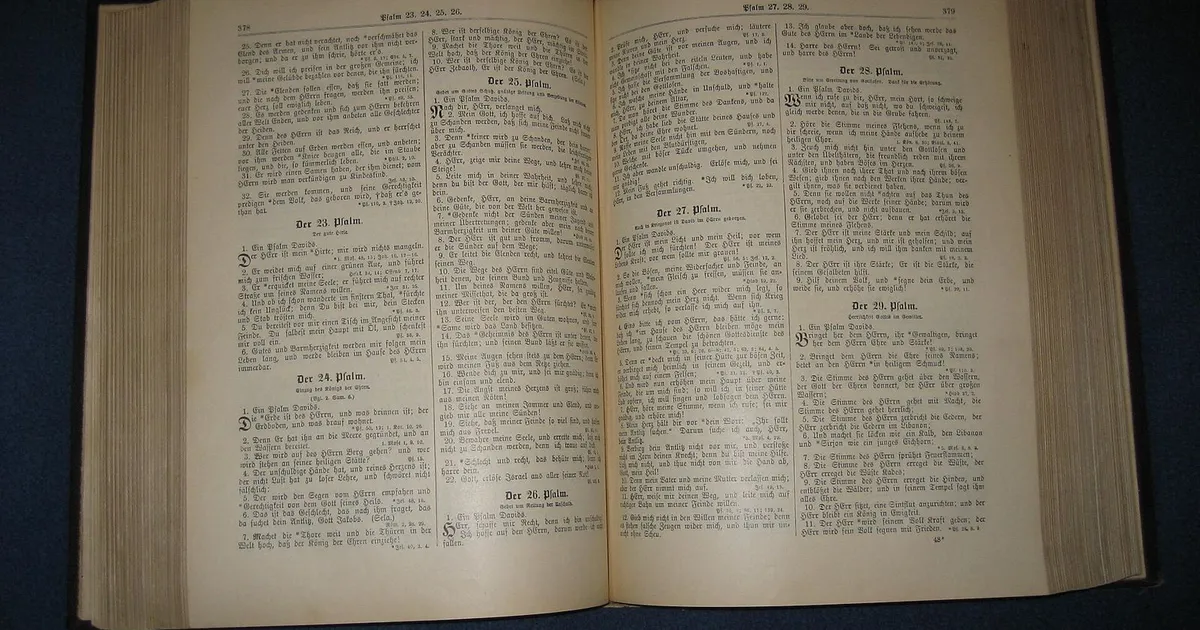 Biblia de Lutero de 1905 abierta