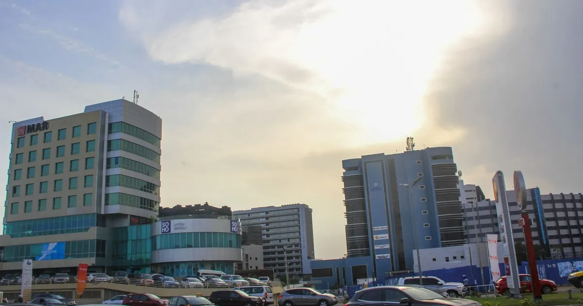 Edificios del horizonte urbano de Accra, Ghana