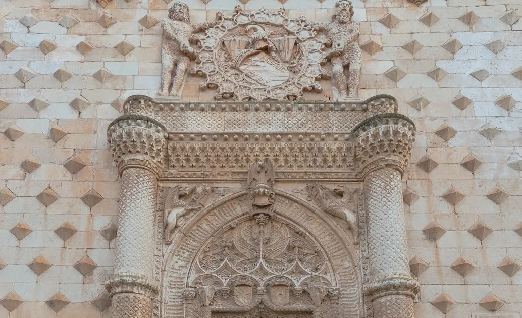Fachada del Palacio del Infantado de Guadalajara (España)