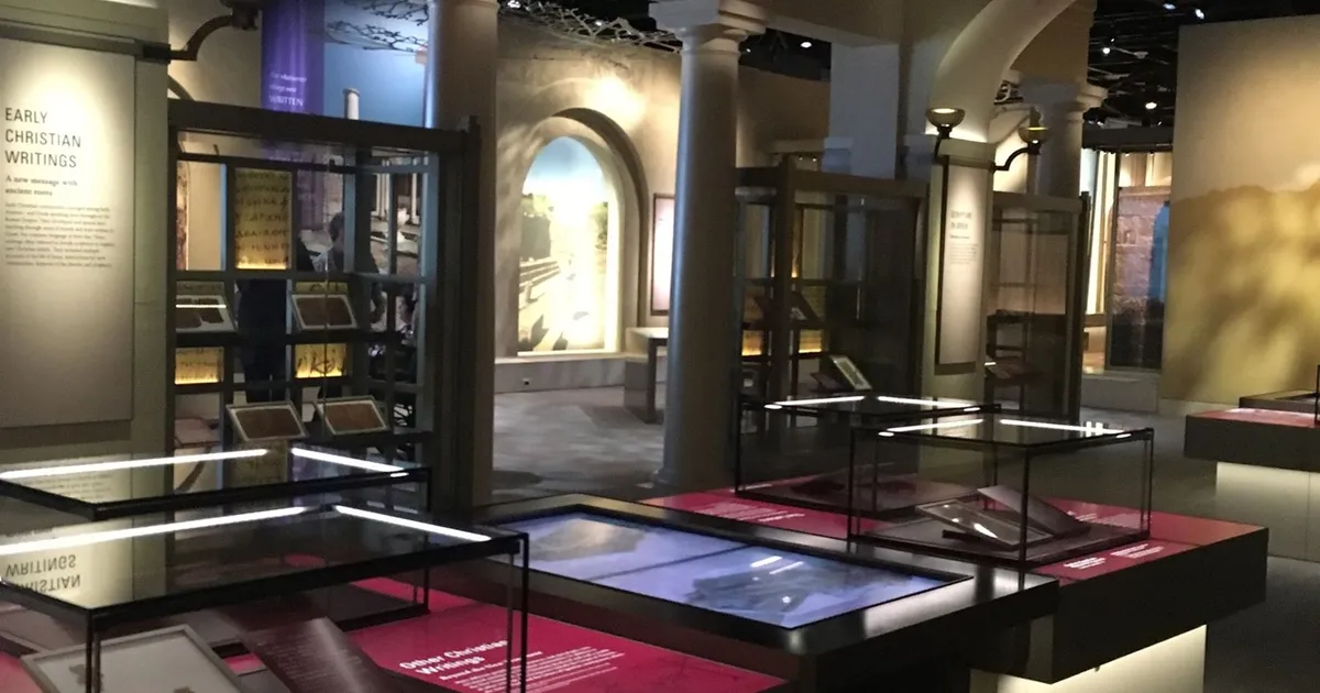 Sala de exposición del Museo de la Biblia en Washington D. C.