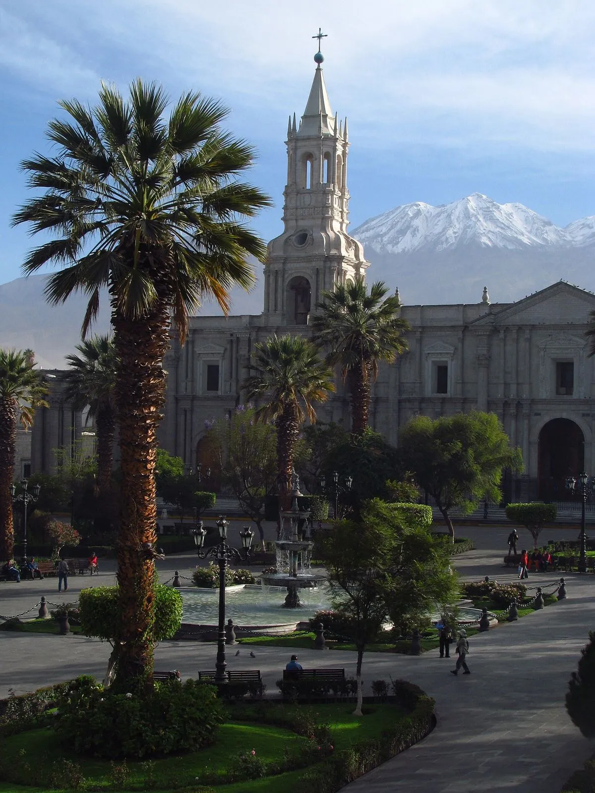 Plaza de Armas de Arequipa (Perú) con la catedral