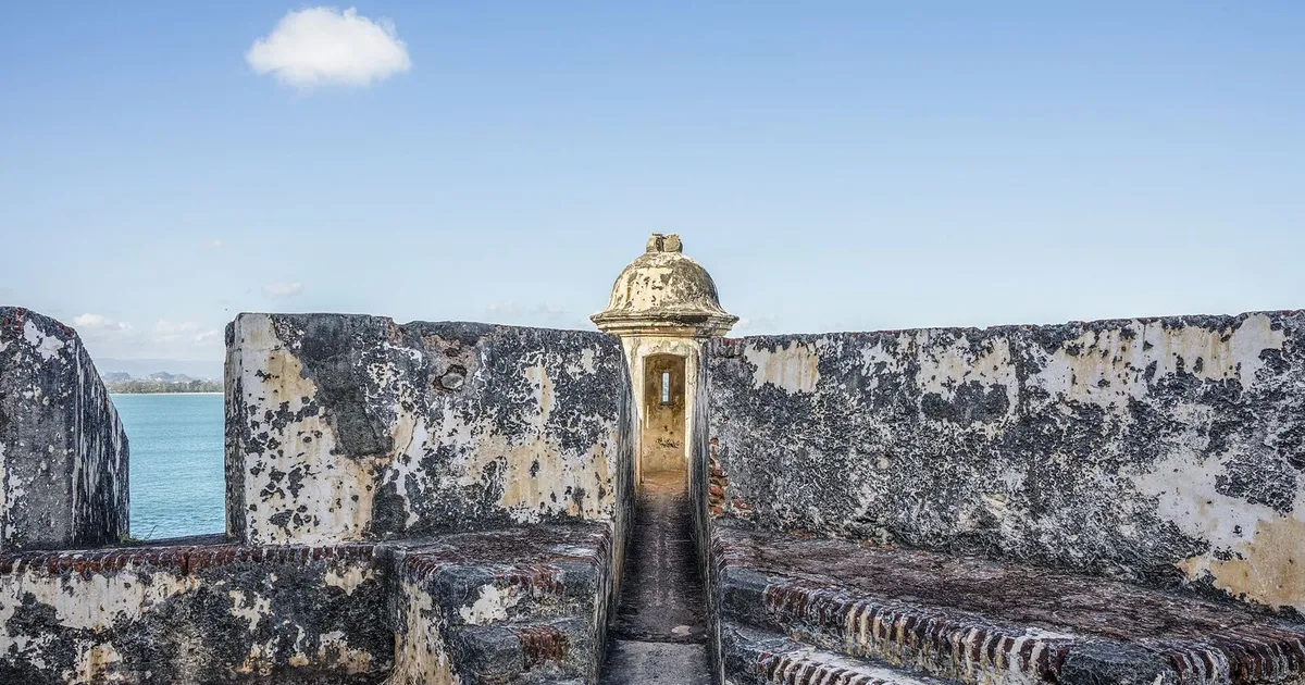 Muralla y garita del castillo San Felipe del Morro en San Juan de Puerto Rico